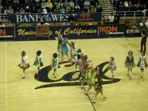 Irish Dancing Halftime - Berkeley '07 (Siamsa)