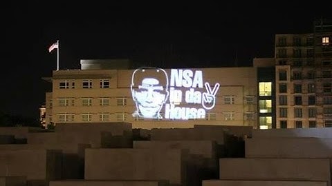 #NSAindaHouse "echte" Agenten im Passat / Lichtprojektion US Botschaft