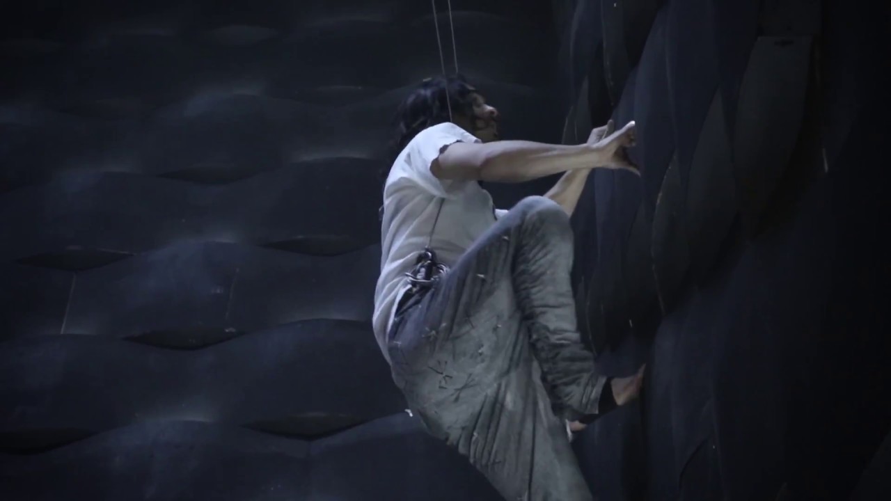 Jesus falder fra Store Scene