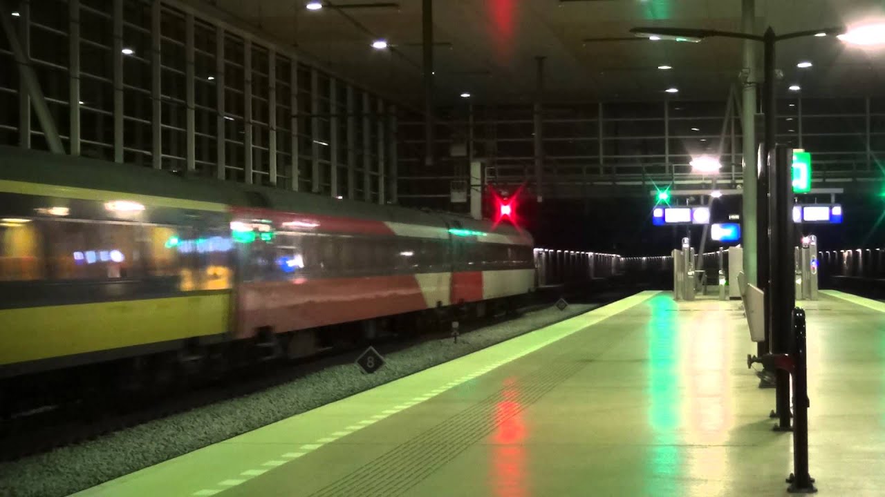 Diverse treinen te station Barendrecht