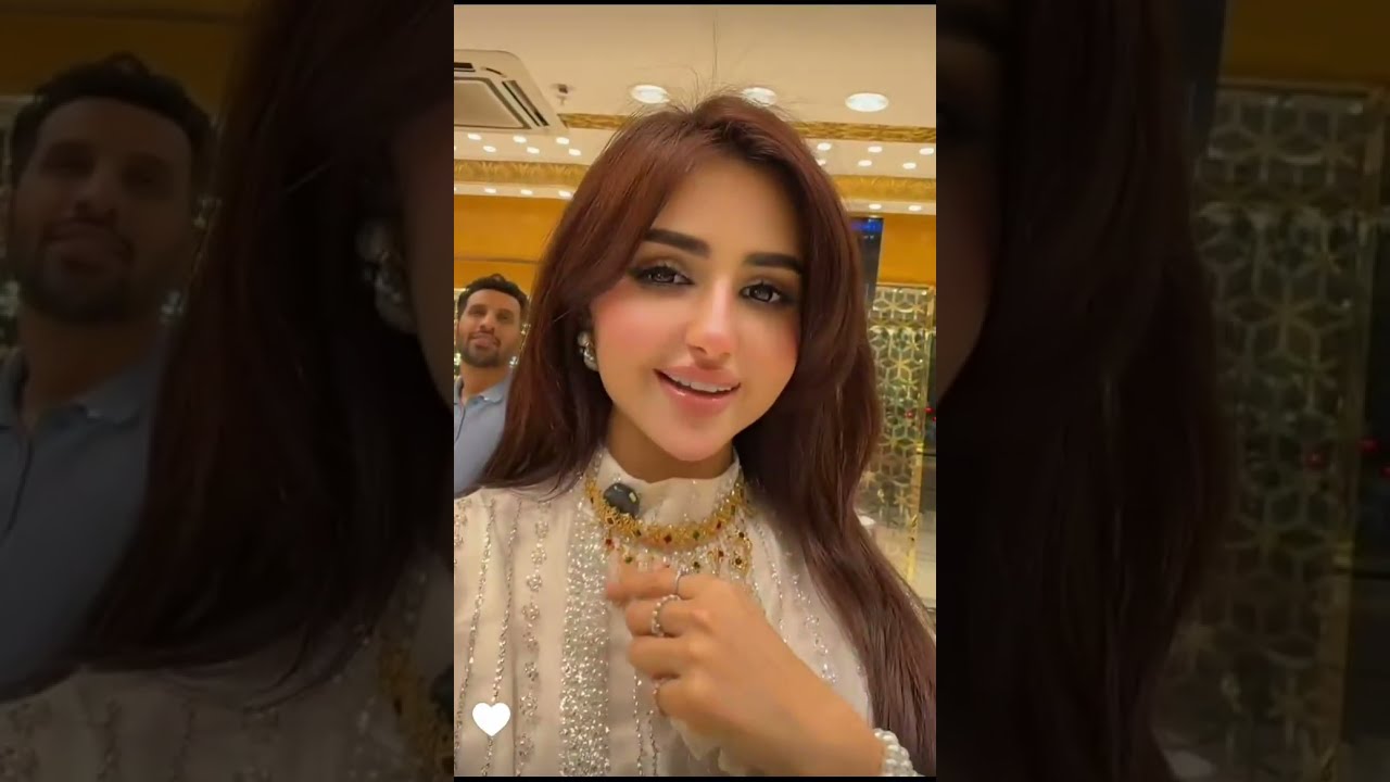 وأخيرا اميره و عبد الرحمن فقرة أكل الحلويات في المطعم بتشهي 😋 جولة تسوق بتجنن 😍 عائلة ميرو 