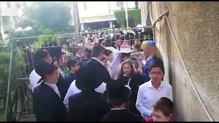 Jewish philanthropist Leonardo Farkas hands out Purim gelt via United Hatzalah