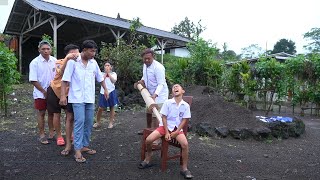 RAMA WAS AFRAID DURING THE VACCINATION AT SCHOOL, THE INJECTION WAS VERY BIG