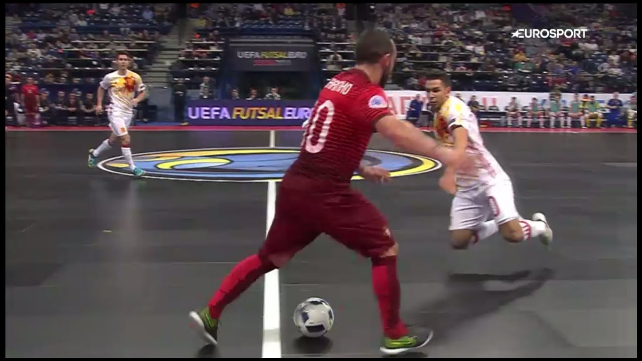 Ricardinho é eleito melhor do mundo no futsal; Brasileiro Gadeia é