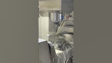 Lợi ích chính của gia công 5 trục là khả năng gia công các đặc điểm trên nhiều mặt và ở các góc độ