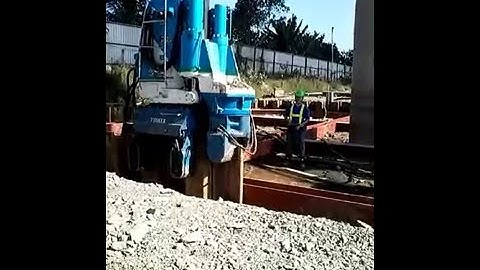 ROBOT ÉP CỪ LARSEN IV, GIKEN-C4