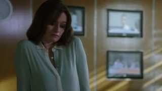 HBO The Newsroom EP9 Flowers in Will's Office