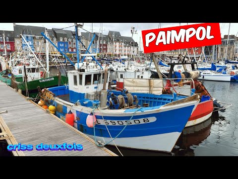 Paimpol ; Chalutier ; Bateaux de Pêche ; Le Long des Quais ; Port de Plaisance ; Bretagne ; France