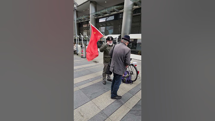 Man Waves Soviet Flag in Dresden (2025) 🇩🇪 - Русские идут! #shorts