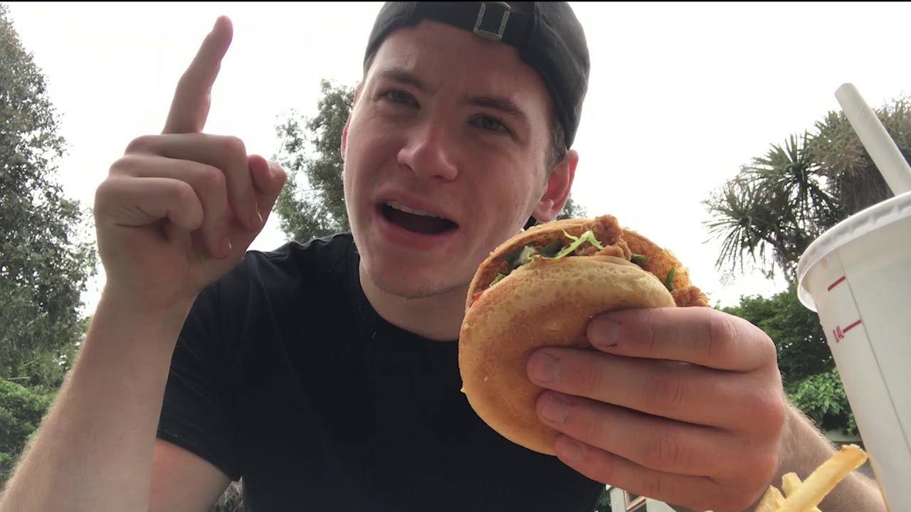 Eating The New Nashville Chicken Burger 🍔  From McDonalds *SPICY*