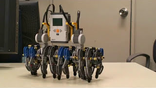 Theo Jansen Mechanism by LEGO Mindstorms NXT / Theo Jansen / strandbeest