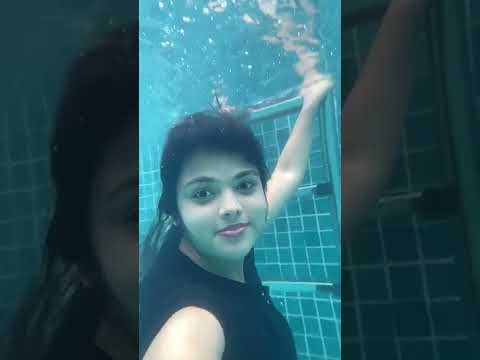 Phone pani ke andar 😱 #kolkata #shorts #alkaagarwal #swimming #pool #maa