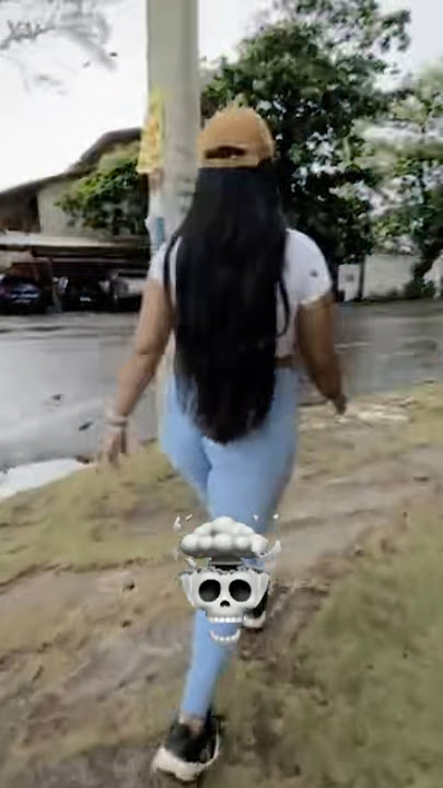 my big ass mom walking 🍑🥵.