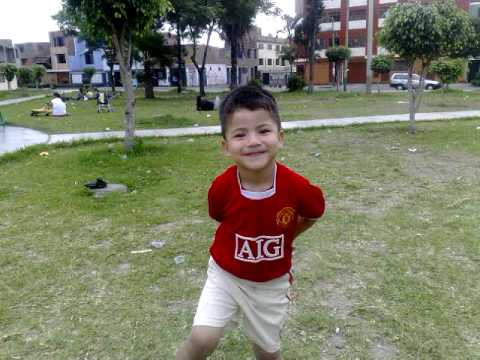 aimar en su primer entrenamiento, edad 3 aÃ±os .http://www.youtube.com/watch?v=K8_D10PMRxE&feature=youtube_gdata.