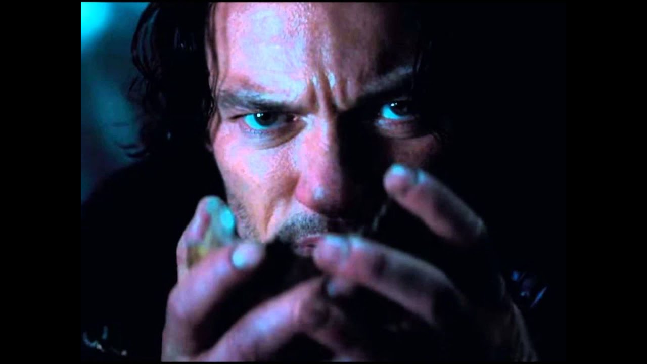 UNA MORDIDITA DE LUKE EVANS