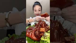 Chinese girl eats a pork leg Mukbang / Мокпан / Мокбан / Мукбанг/ ASMR