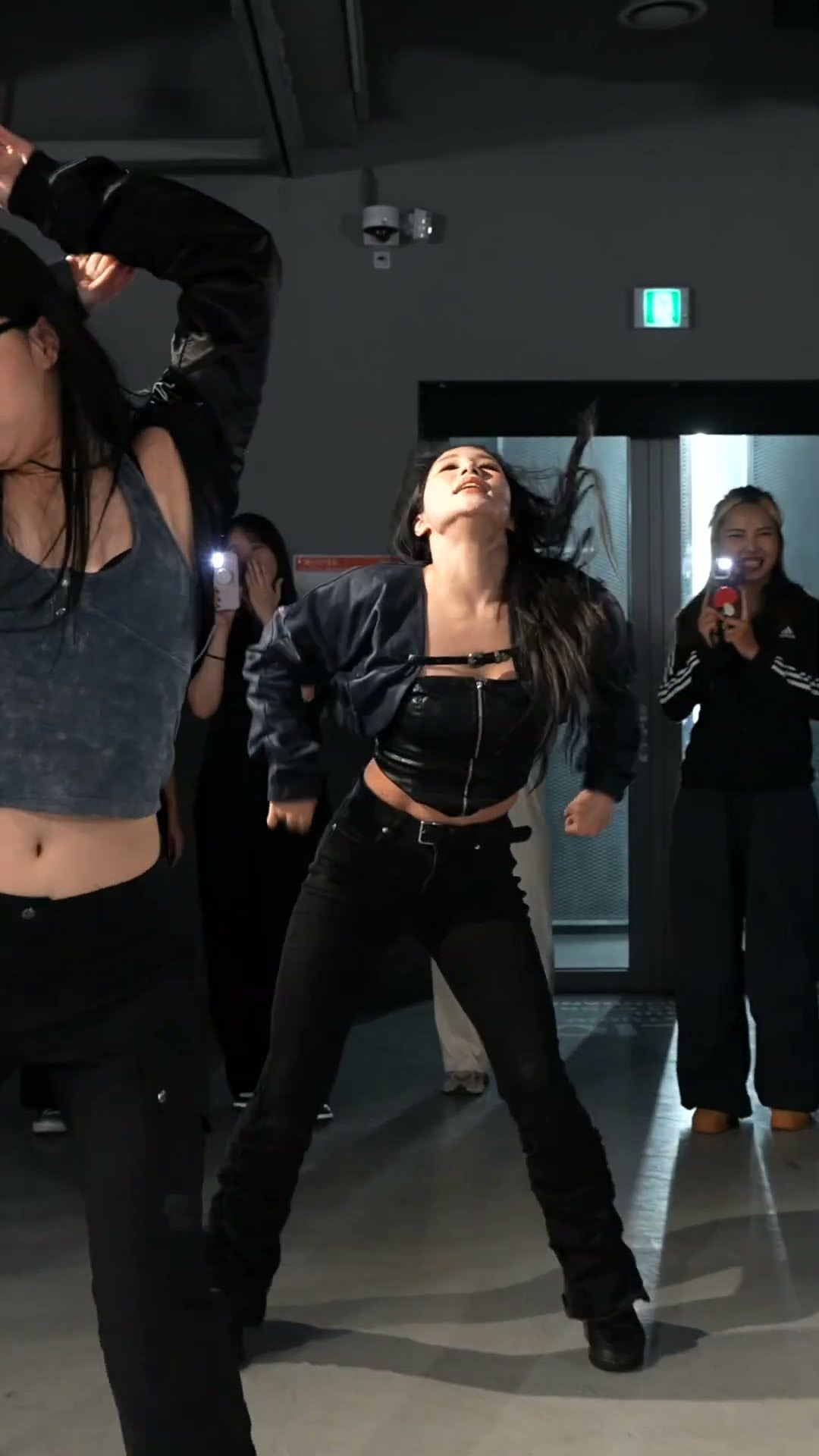 i can melt an igloo yeah cause i'm so dang hot??? #juhwi #suzyhong #choreography