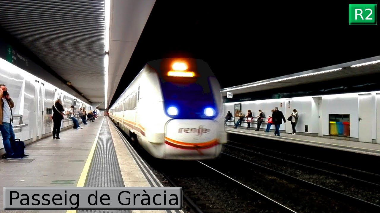 Passeig de Gràcia R2 : Rodalies Барселона ( Renfe 449 - 450 - 470 - Civia )