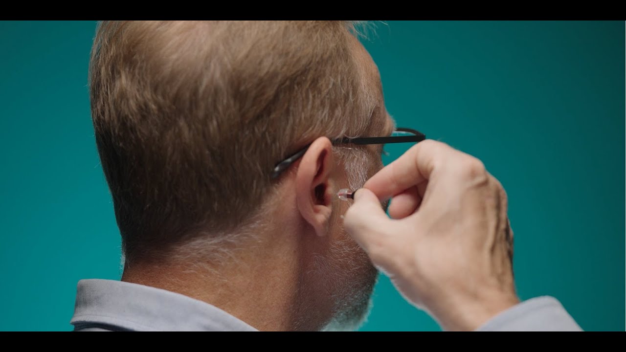 Inserting and removing Oticon Zeal