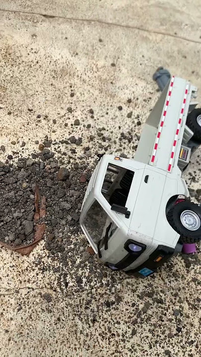 Mobil pick up angkut muatan terguling! #kaluman