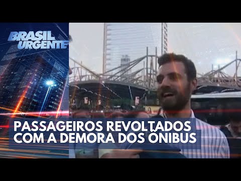 Passageiros revoltados com a demora dos ônibus | Brasil Urgente