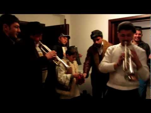 Fraţii Reuţ - Sosit-a ziua cea sfântă, Colinde Bucovina
