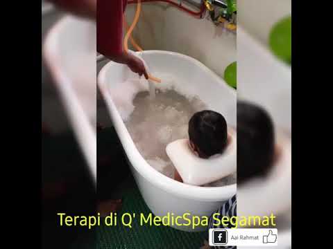 Rawat selsema dan ruam anak mandi di Q' MedicSpa - YouTube