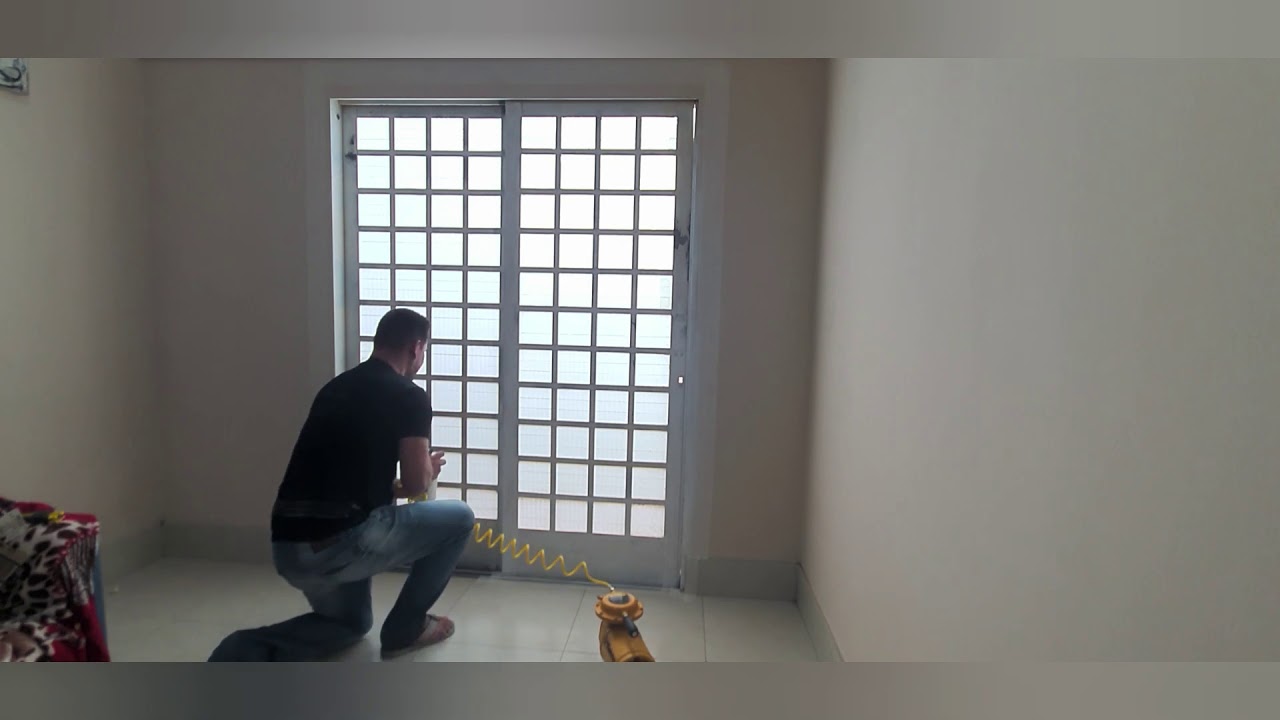 Como pintar a porta sem pintar os vidros