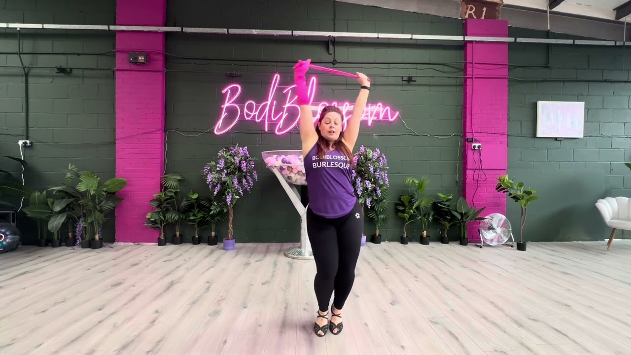 Adding Gloves into your Burlesque Routine