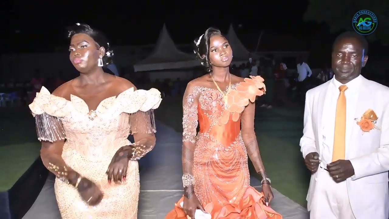 Прекрасный акт единства | Яр Ару Ман Чот приветствует свою вторую жену на традиционной свадебной ...