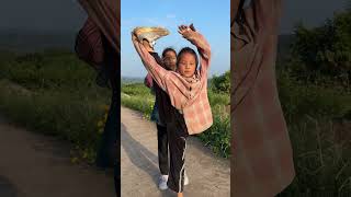 Insane Flexibility! You Won’t Believe What This Village Family Can Do 😱✨🕊️
