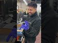 Sobornan a un técnico para acelerar una reparación de un portátil