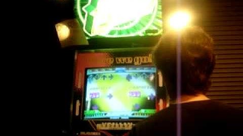 Sakura-Con 2009 DDR Tournament Final: Nuggety vs. Crono - Song 1