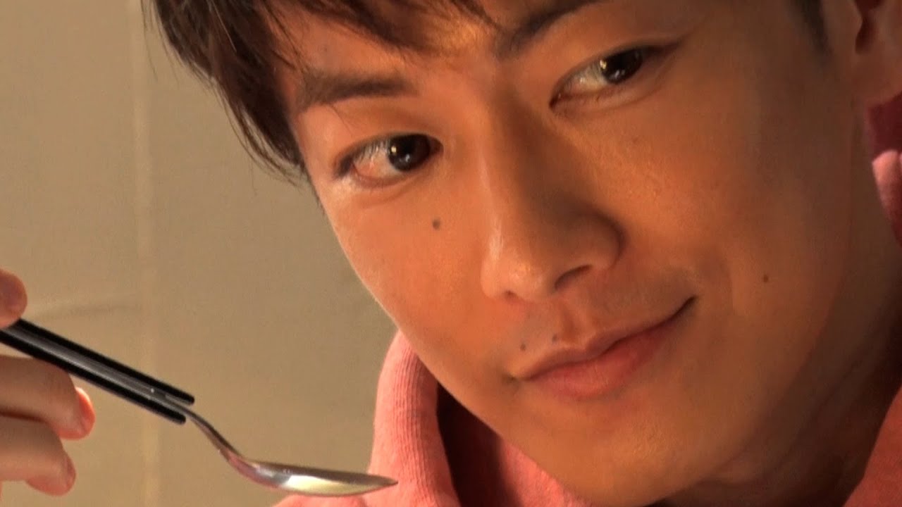 佐藤健、ハーゲンダッツを前に至福の笑み　ハーゲンダッツ新CM「大切な時間」