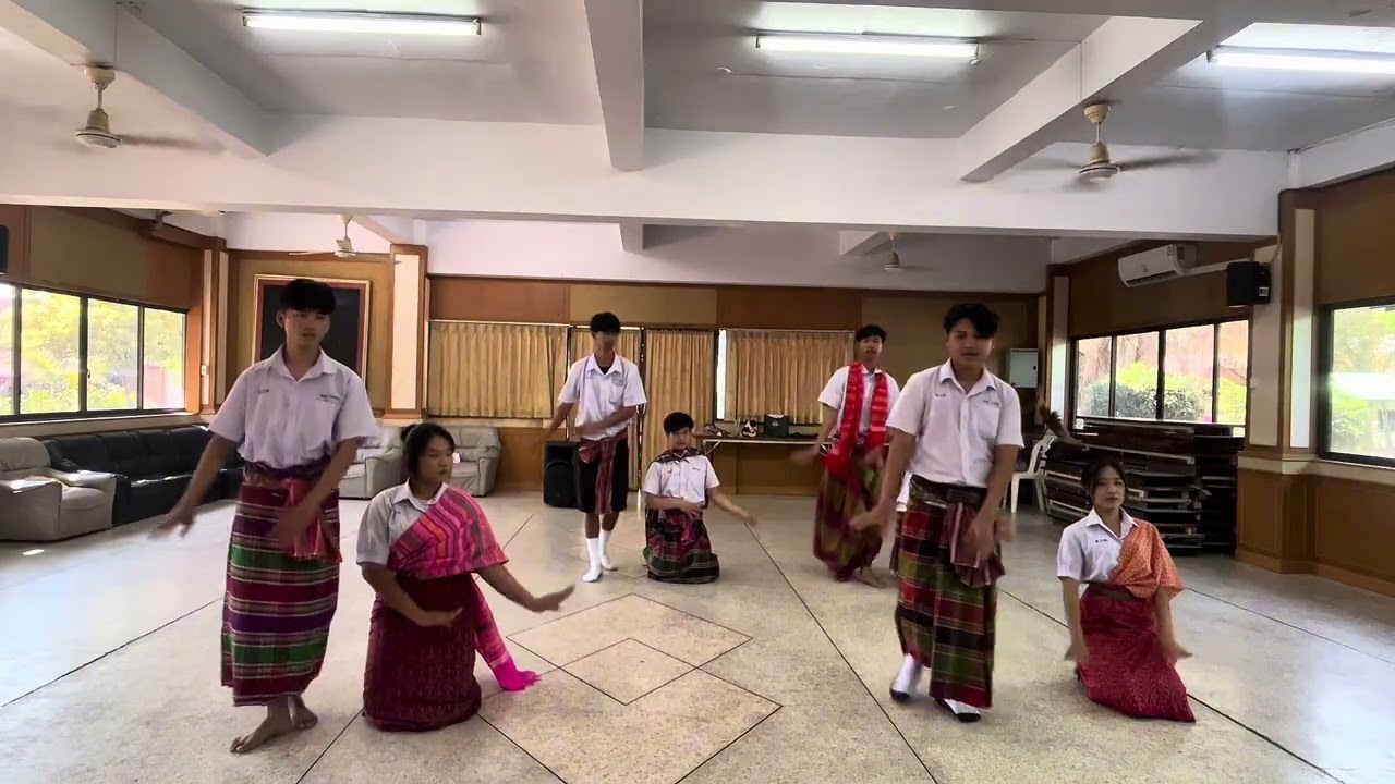 งานรำวิชานาฏศิลป์ รำสักการะพระรัตนวงษา(ท้าวเซียง)