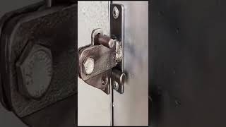 Интересные идеи для самодельного дверного замка \ Interesting ideas for a homemade door lock #shorts