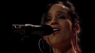 Julieta Venegas  - Andar Conmigo @ LATV Live 2005