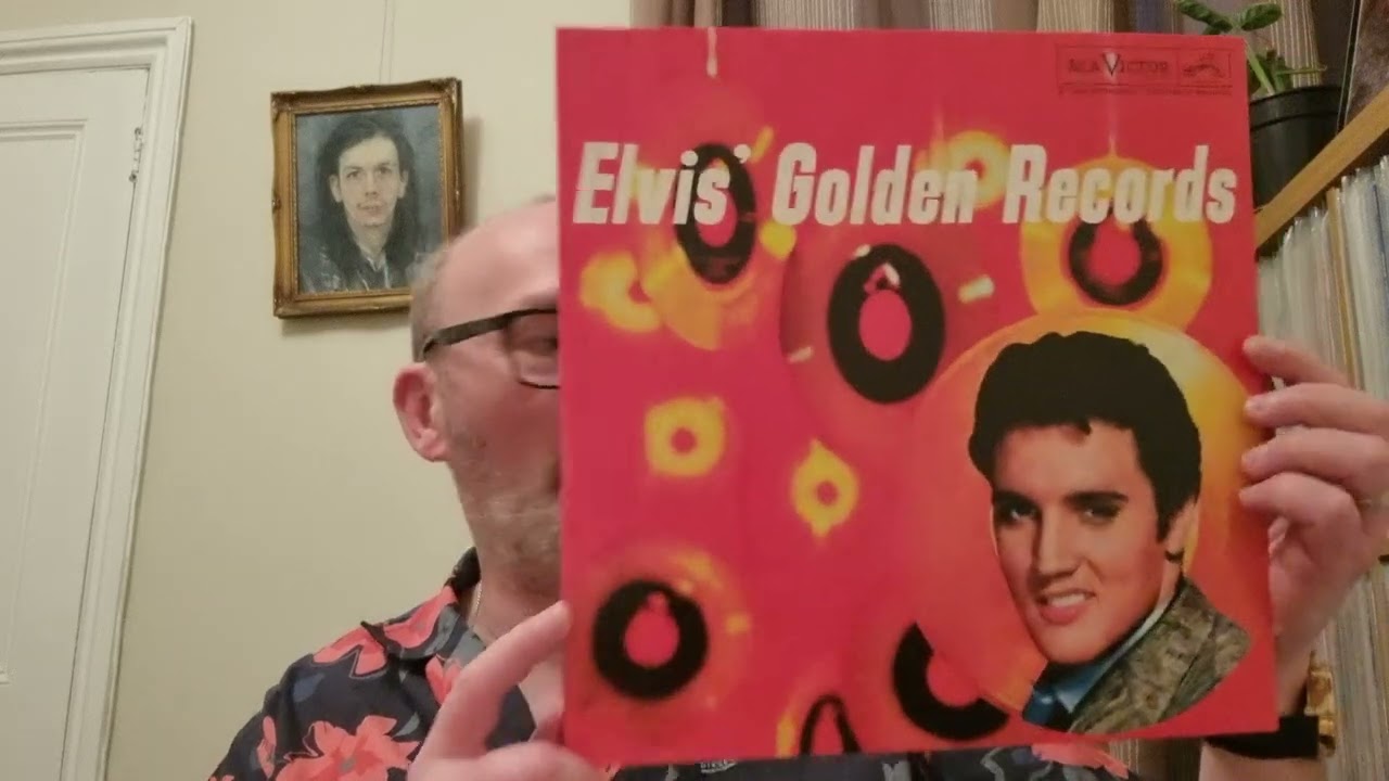 Набор пластинок Элвиса Пресли, который я купил за 50 фунтов стерлингов.