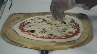 Chicago prisoners make Italian pizza behind bars