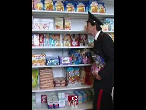 Mi dà 45 centesimi di prosciutto thumbnail