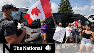 Angry crowds disrupt another Trudeau campaign event screenshot 4