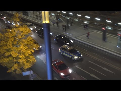 FuStKW Polizei Bonn mit Yelp-Signal + Flasher bei Staudurchfahrt