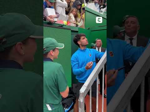 🥹🎾 Carlos Alcaraz a fait le bonheur d’une ramasseuse de balles blessée venue à sa rencontre