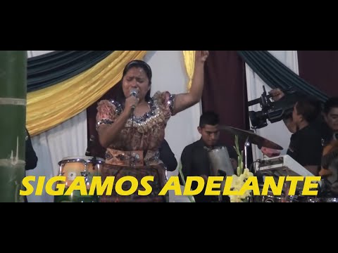 Martina Osorio | SIGAMOS ADELANTE | Video Clip En Vivo