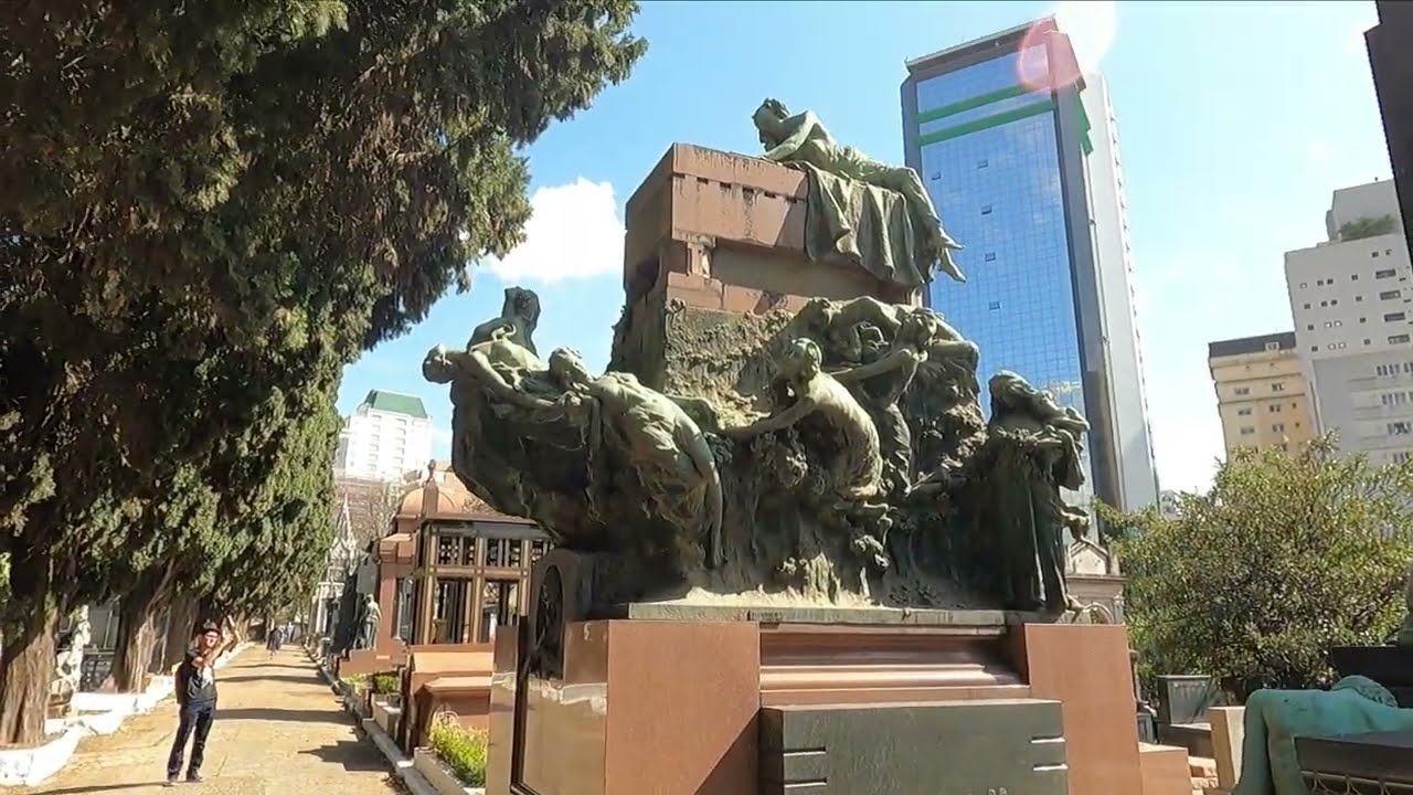 CEMITÉRIO  MAIS SINISTRO QUE JÁ VI - Todos deveriam ir visitar