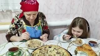 Приготовление татарского национального блюда. Жизнь в деревне в России зимой