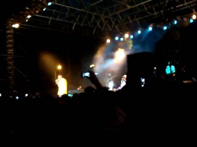 Watch Snoop Dogg talking to the crowd. on YouTube Watch Snoop Dogg talking to the crowd. on YouTube
