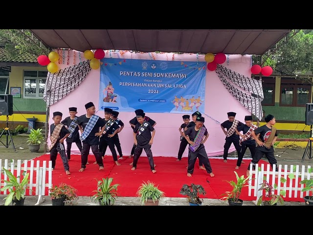 Tari Gundul-Gundul Pacul di SDN Kemawi, Sumowono, Jawa Tengah class=