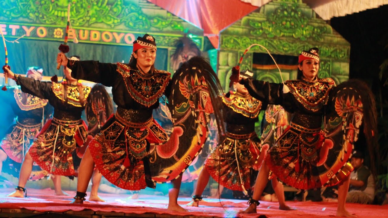 Jaranan Sentherewe SETYO BUDOYO ( Lawasan ) Panggungrejo Kauman ( Si Gisul Silvi & Si Manis Capun )