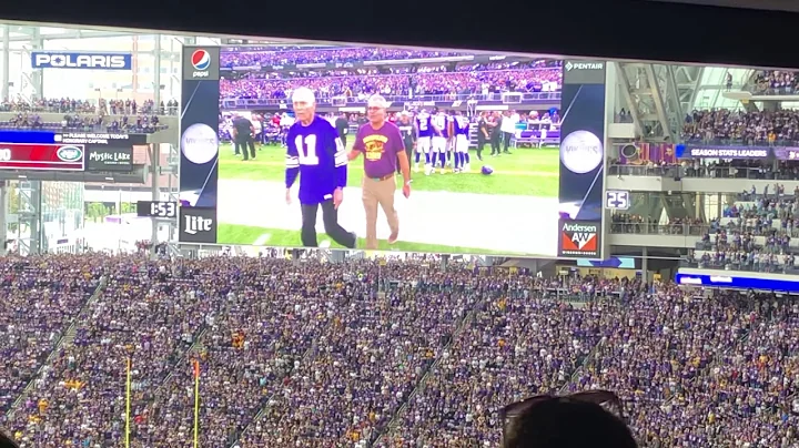 Joe Kapp as the Vikings Honorary Captain, 9.22.19